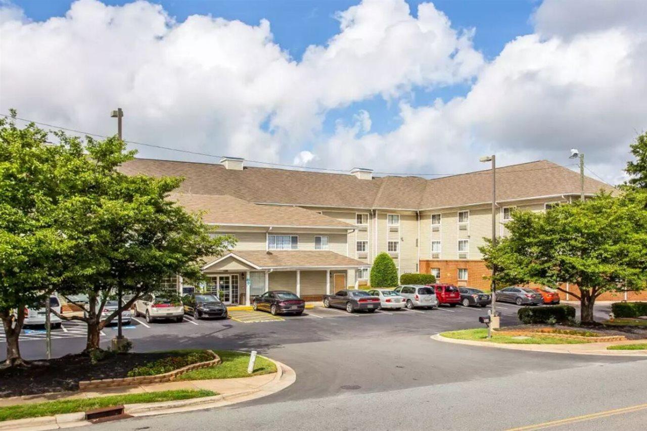 Suburban Studios Near University Of North Carolina-Charlotte Exteriör bild